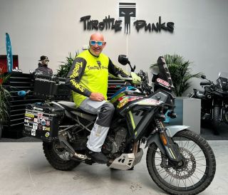 ⚡️Vyčnívej. Jezdi plnej. Zůstaň pankáč. V tomhle dresu tě nikdo nepřehlídne. Když něco umíš, zasloužíš být vidět! 🤜🤛 . . ....