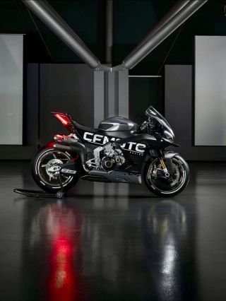 Prototyp V4 SR-RR. Neboli jak může vypadat výkon zítřka a výsledek práce designérů z italské Modeny 40, inspirovaný čistým...