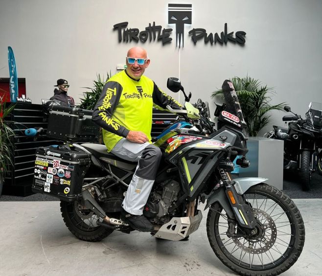 ⚡️Vyčnívej. Jezdi plnej. Zůstaň pankáč. V tomhle dresu tě nikdo nepřehlídne. Když něco umíš, zasloužíš být vidět! 🤜🤛 . . ....