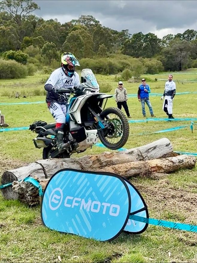 Máme za sebou první den týmového závodění CFMOTO MT Challenge a… bojovali jsme co to dalo! 😈 Dopoledne se nám dařilo asi...